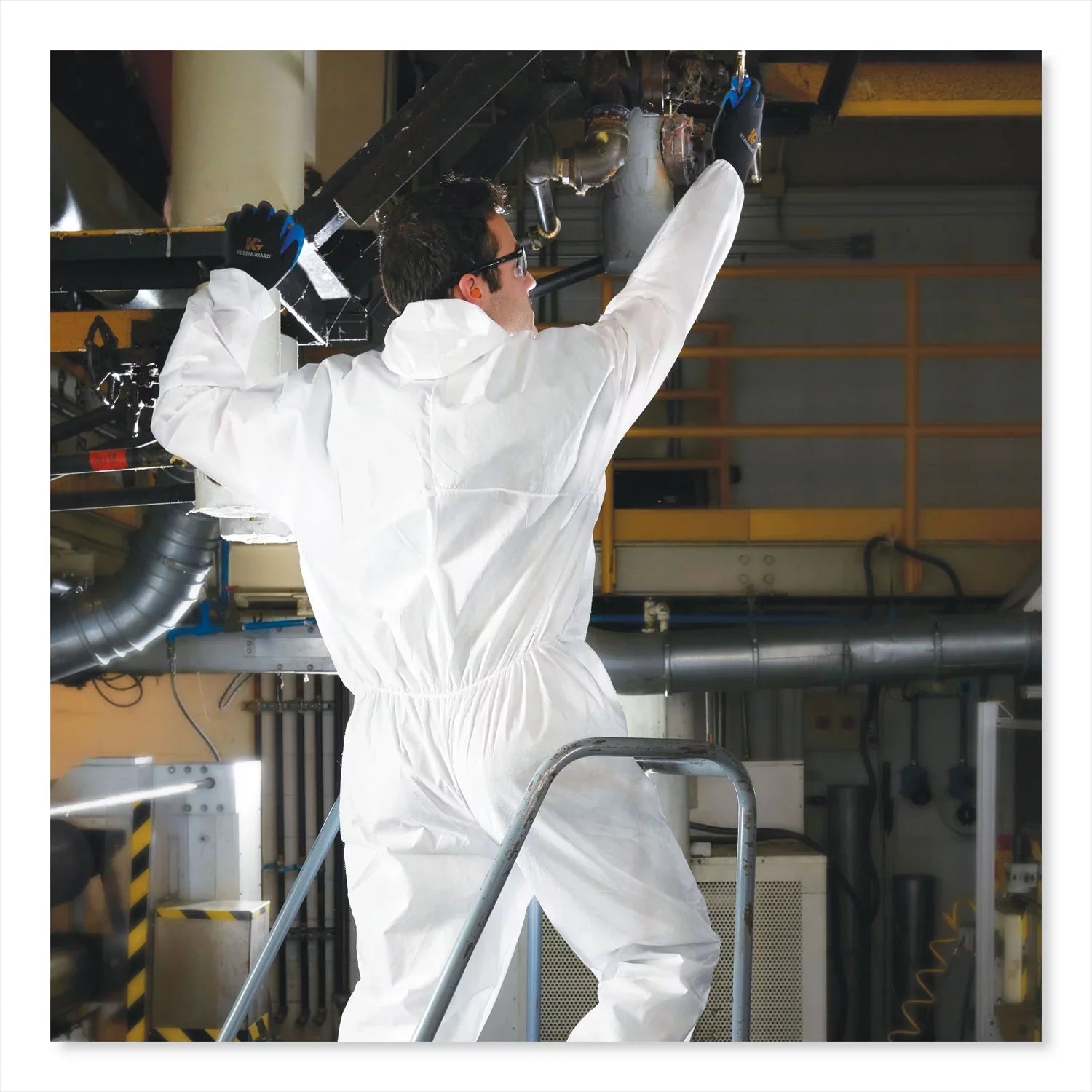 Kleenguard™ A20 Breathable Particle Protection Coveralls, Elastic Back, Hood, Medium, White, 24/carton