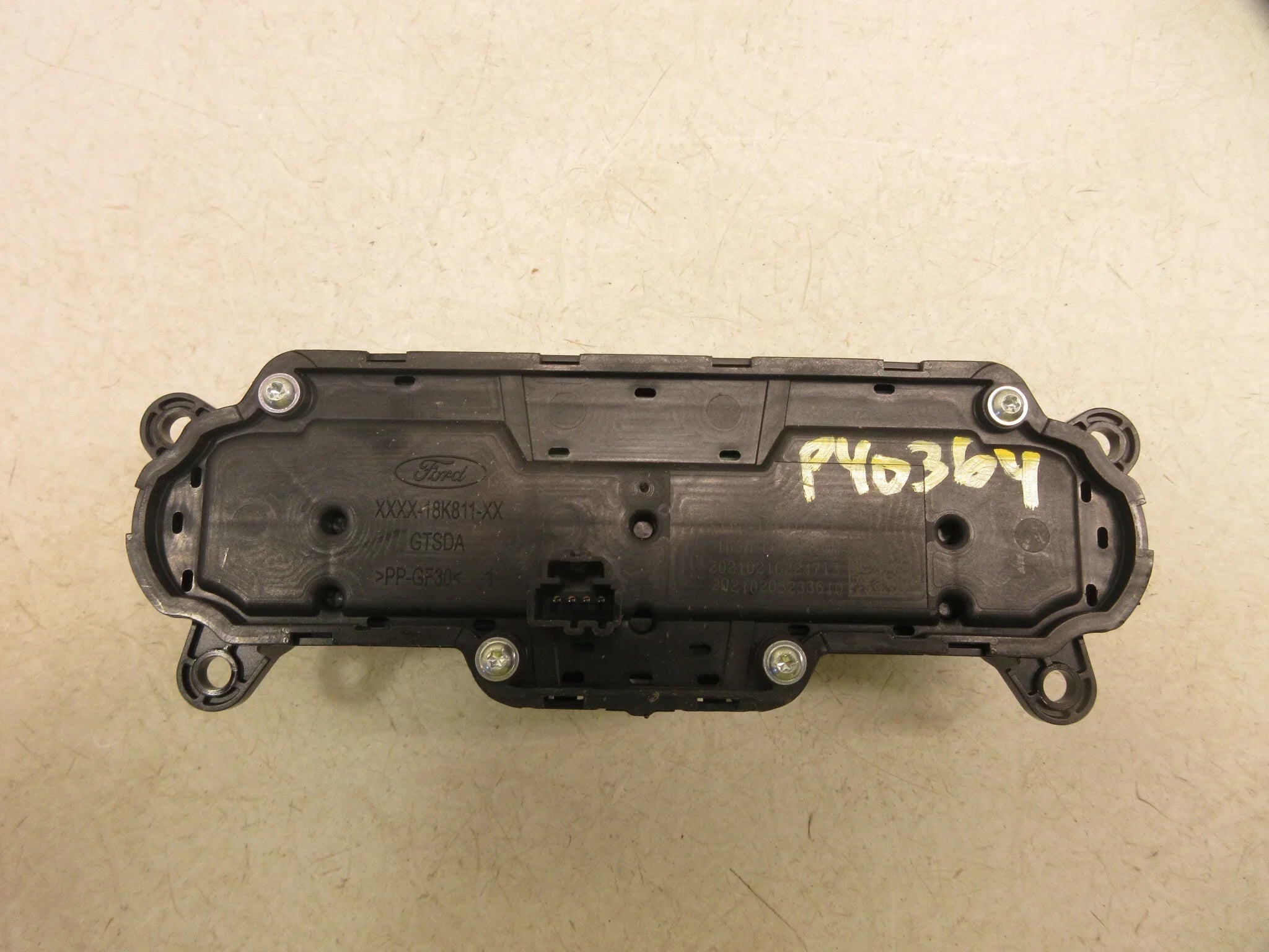 Pre-Owned 19 20 21 Ford Transit Connect Audio Radio Control Panel 6.5" Screen OEM LKQ (Good)