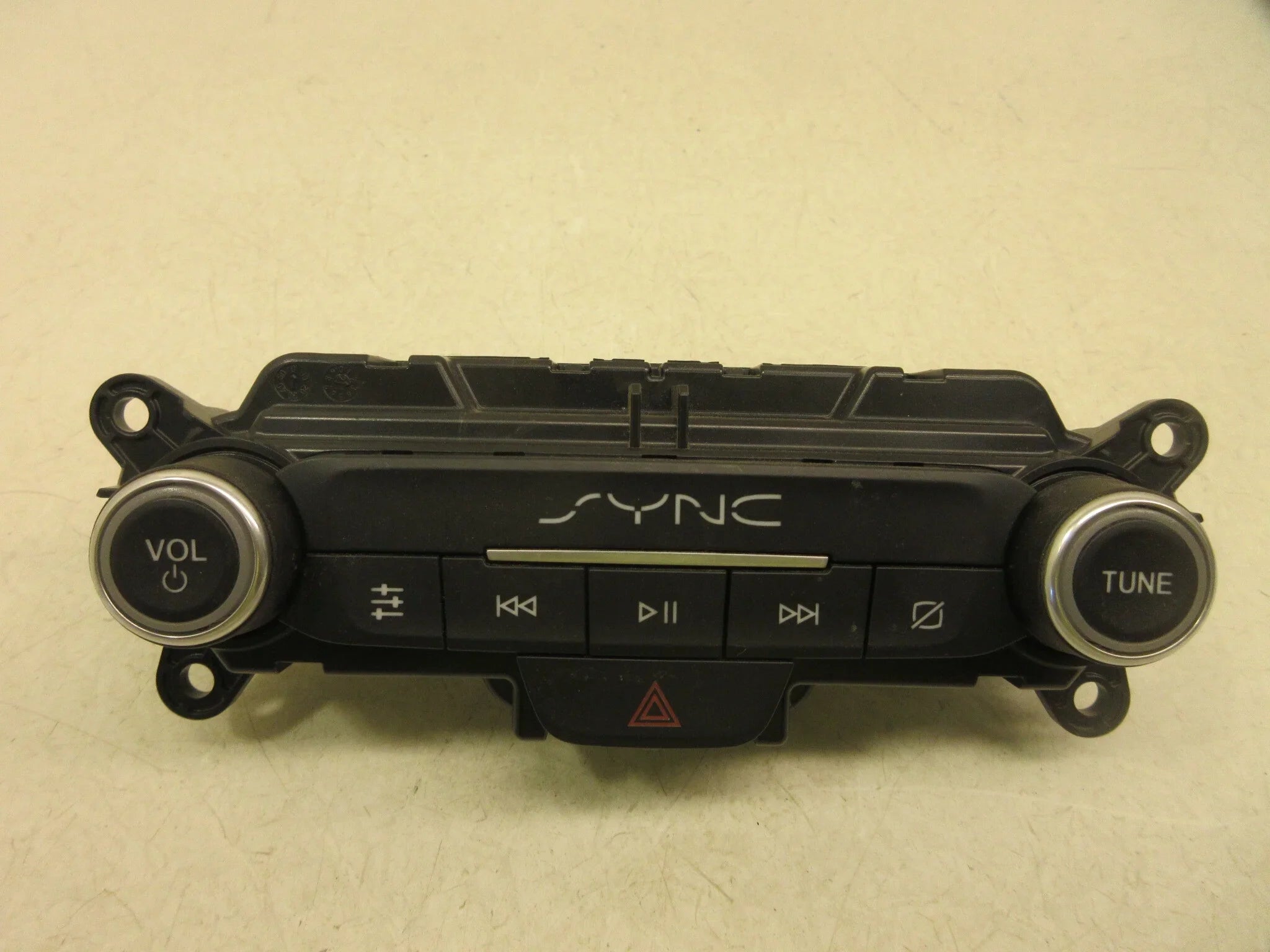 Pre-Owned 19 20 21 Ford Transit Connect Audio Radio Control Panel 6.5" Screen OEM LKQ (Good)