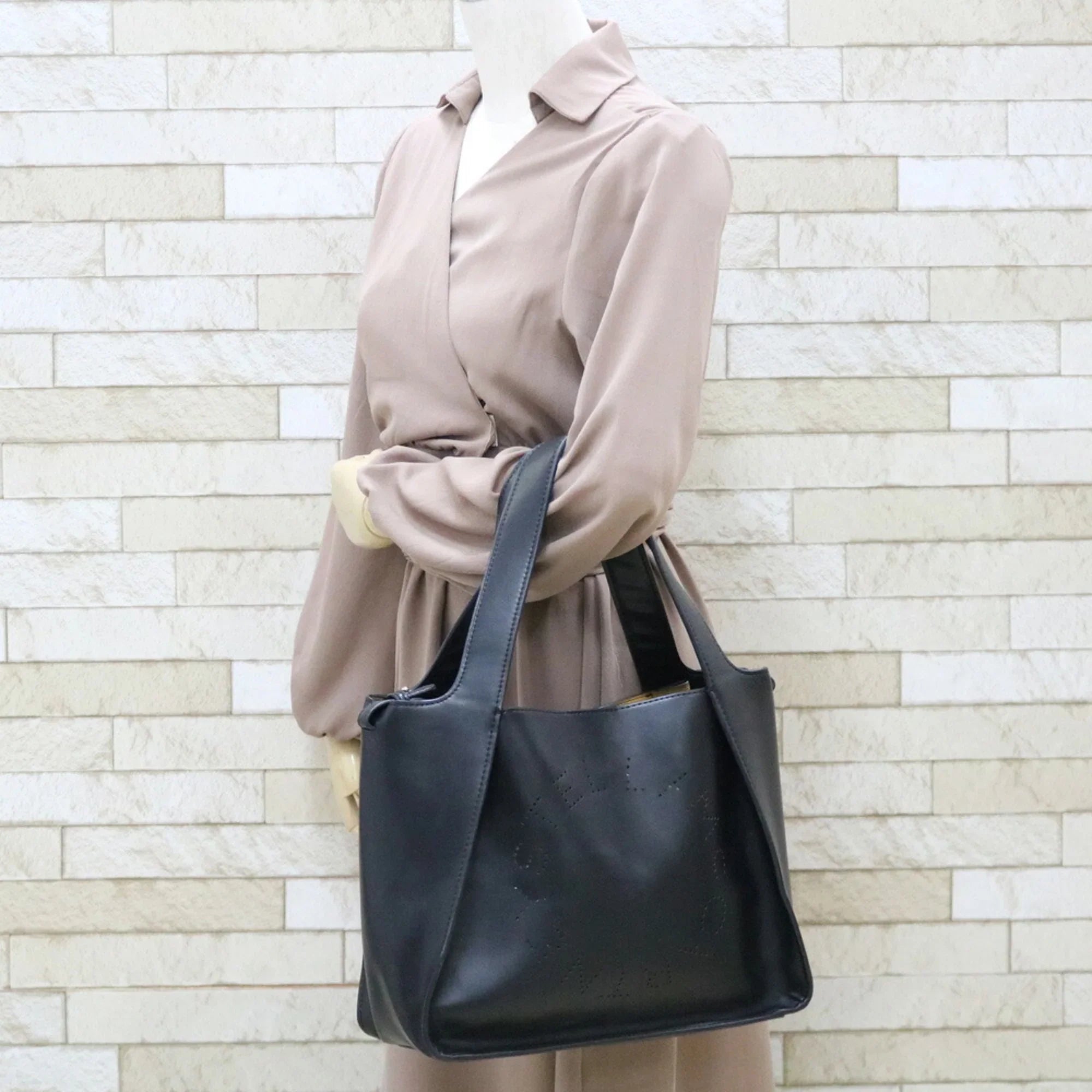 Pre-Owned Stella McCartney Shoulder Bag Polyurethane Ebony Ladies (Good)