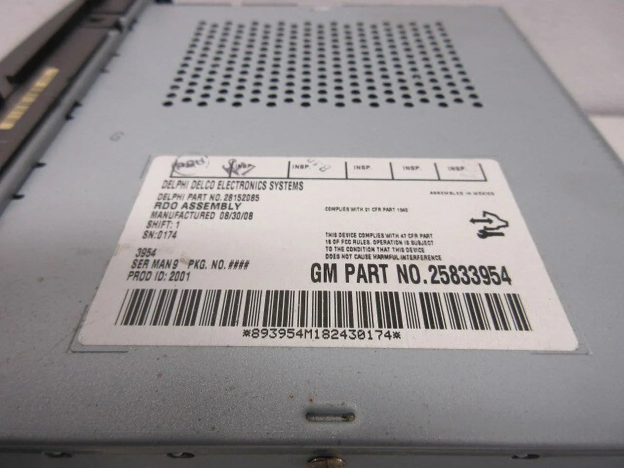 Pre-Owned 09 2009 Saturn Aura AM FM CD Mp3 Radio Receiver 25833954 OEM LKQ (Good)