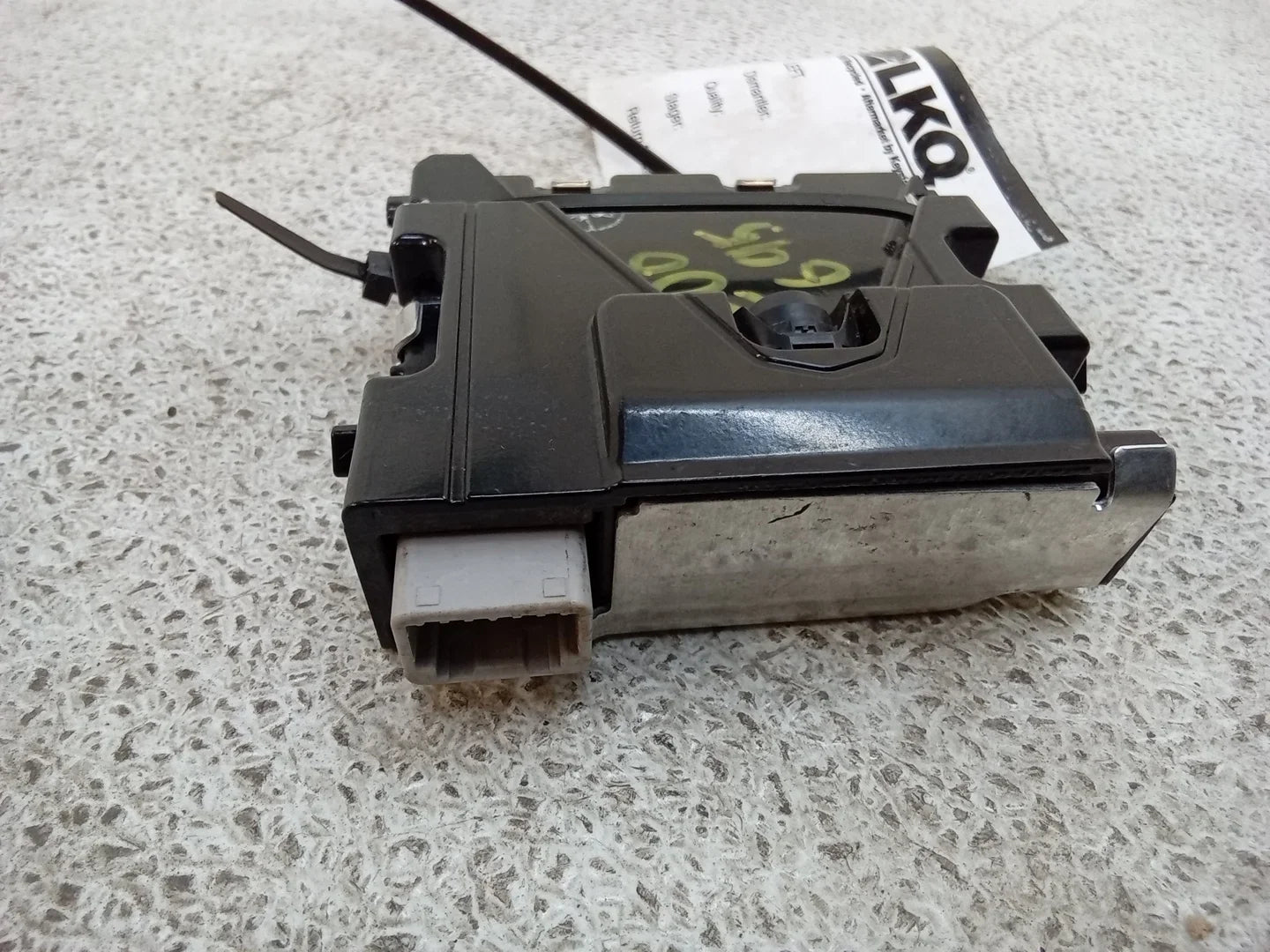 Pre-Owned 2014 Toyota Highlander Front Windshield Lane Departure Camera 8646C-0E020 OEM (Good)