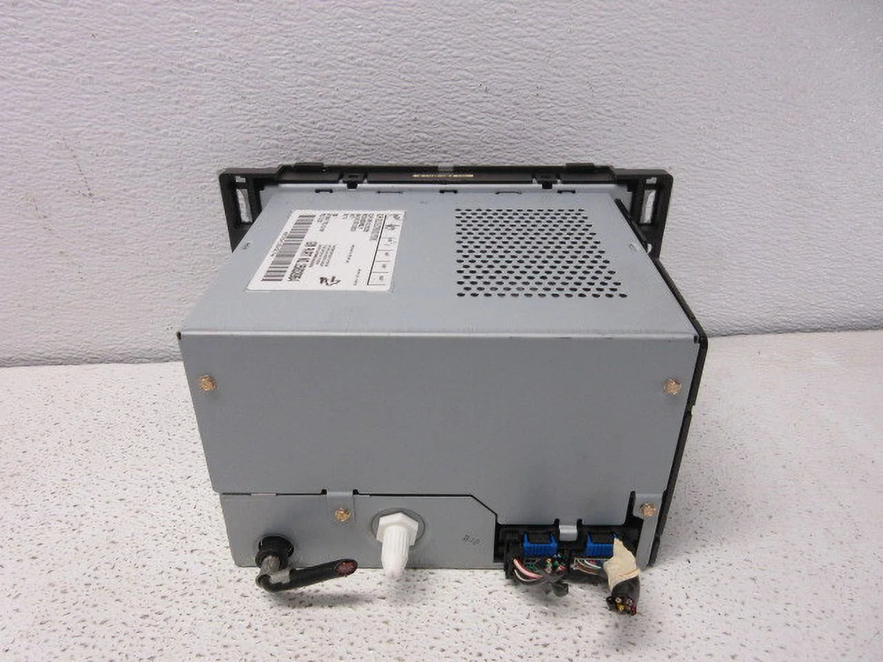 Pre-Owned 09 2009 Saturn Aura AM FM CD Mp3 Radio Receiver 25833954 OEM LKQ (Good)